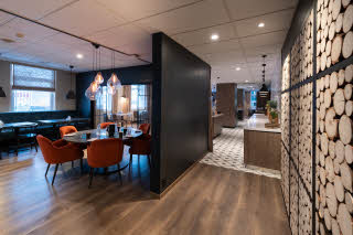 Copyright: tommy simonsen entrance to restaurant at Scandic Harstad in norway